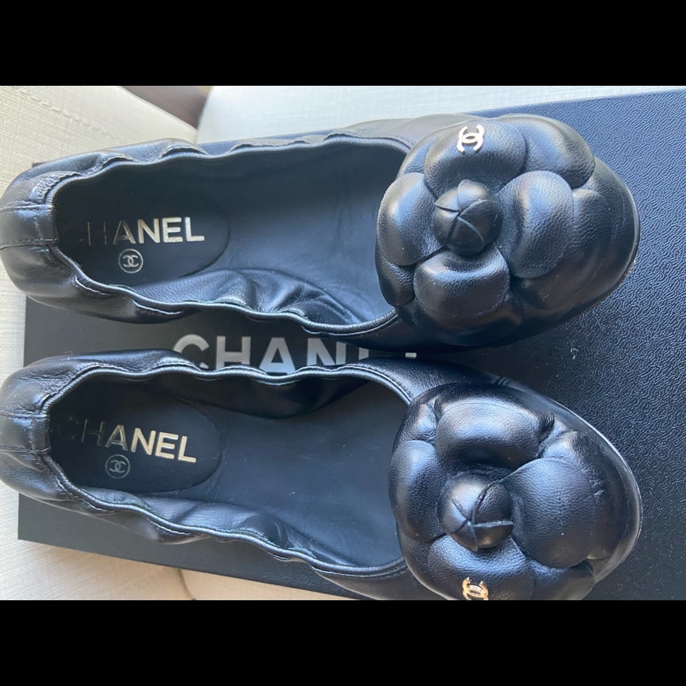 Chanel lamb skin flower flats